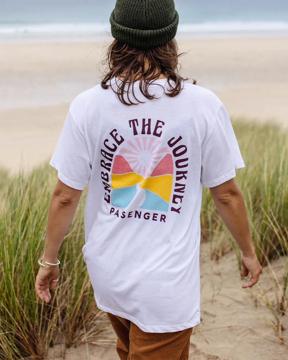 T-shirt en coton recyclé "Embrace The Journey" - Blanc