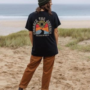 T-shirt en coton recyclé "Embrace The Journey" - Noir