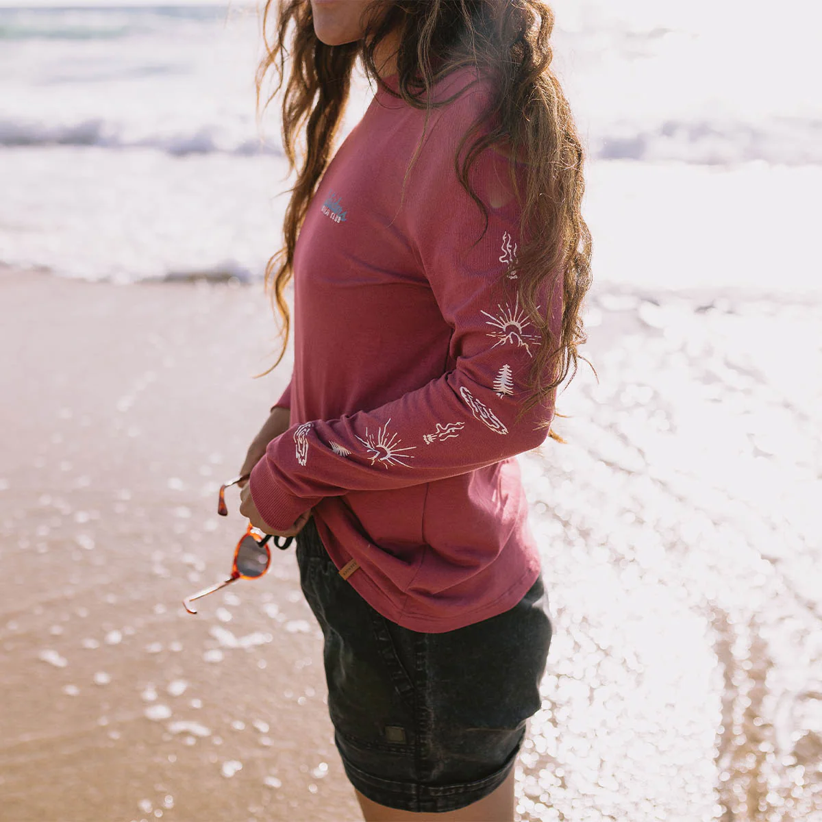 T-shirt manches longues en coton recyclé Dawn - Rouge Terre – Image 3