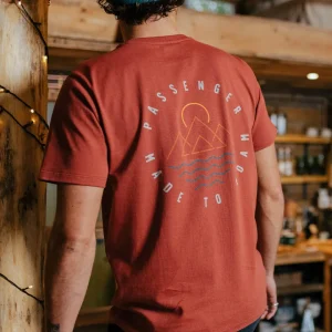 2_0000_TY90-145.jpgv1700173575 T-shirt en Coton Recyclé Escapism - Rouge Brûlé