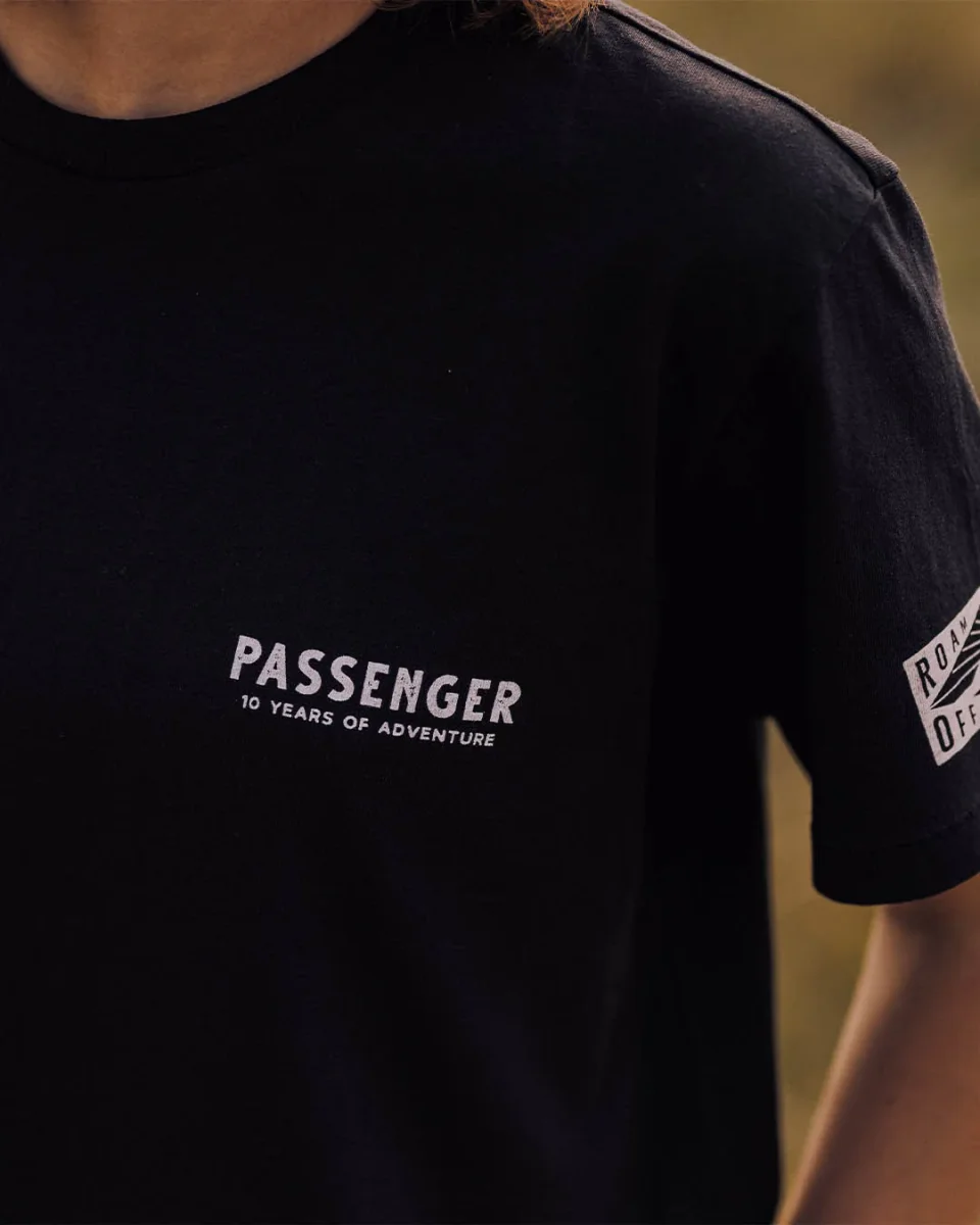 T-shirt Oversize en Coton Recyclé Flottant - Vrai Noir – Image 5