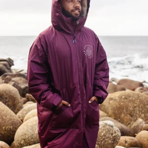 3_0026_TY84-6.jpgv1763557702 Poncho de Surf Recyclé Doublé en Sherpa Escapism - Windsor Wine