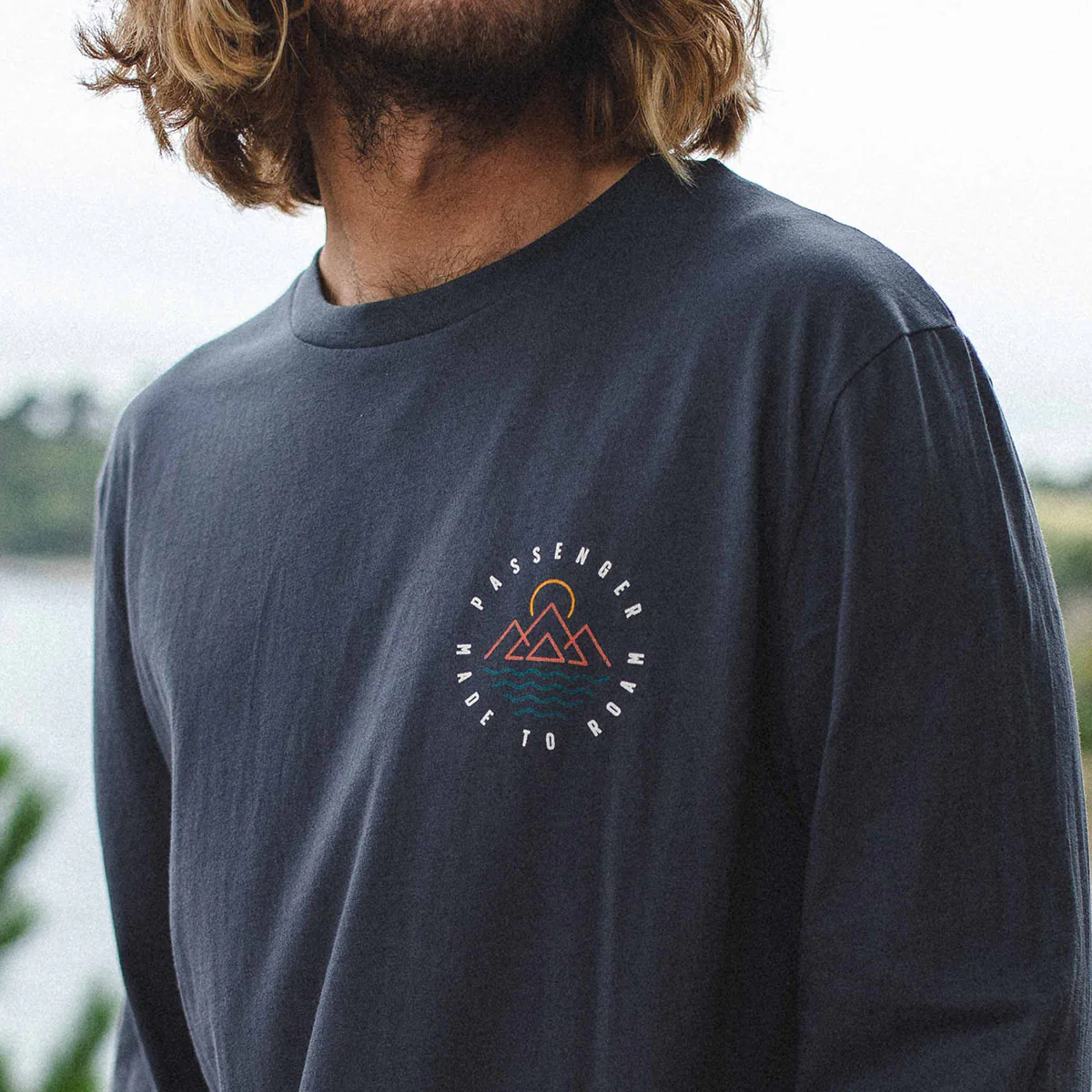 T-shirt Escapism Recycled à manches longues - Noir délavé – Image 4