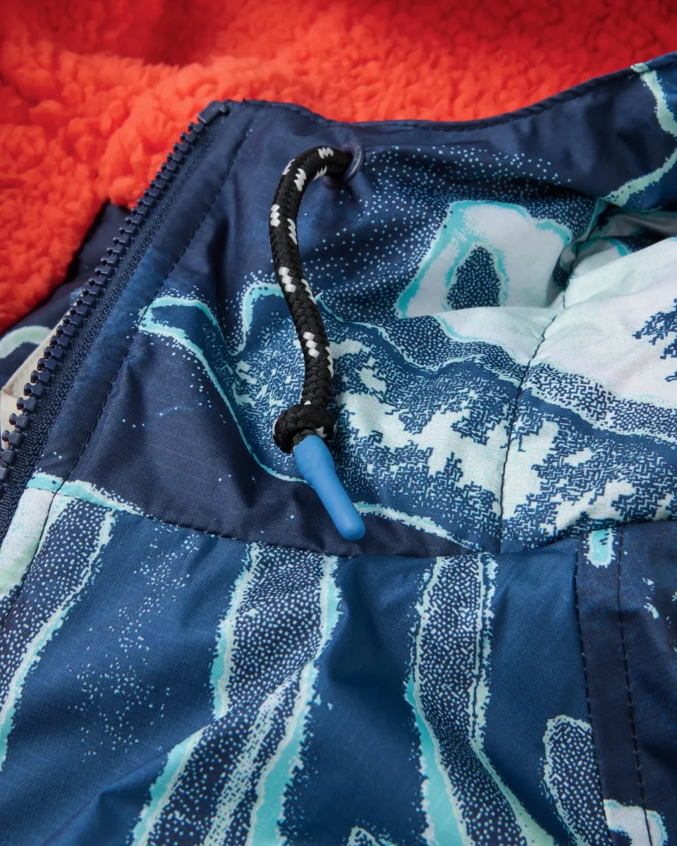 Poncho de surf recyclé en sherpa Waves - Frost Rich Navy – Image 7