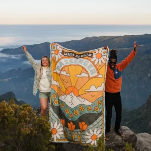 CRXerzbqxlgGZDOBfDlHsQX81Heon6bxF668kT3itY0.jpgv1756632848 Couverture en Sherpa Recyclée Cabin - Motif Saisonnier/Birch