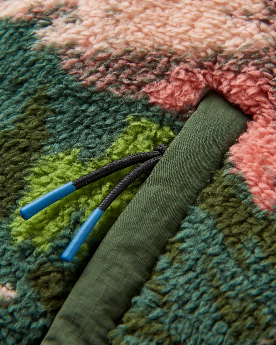 Polaire à Capuche en Sherpa Recyclée Beaumont - Montagne Abstraite Sapin – Image 3