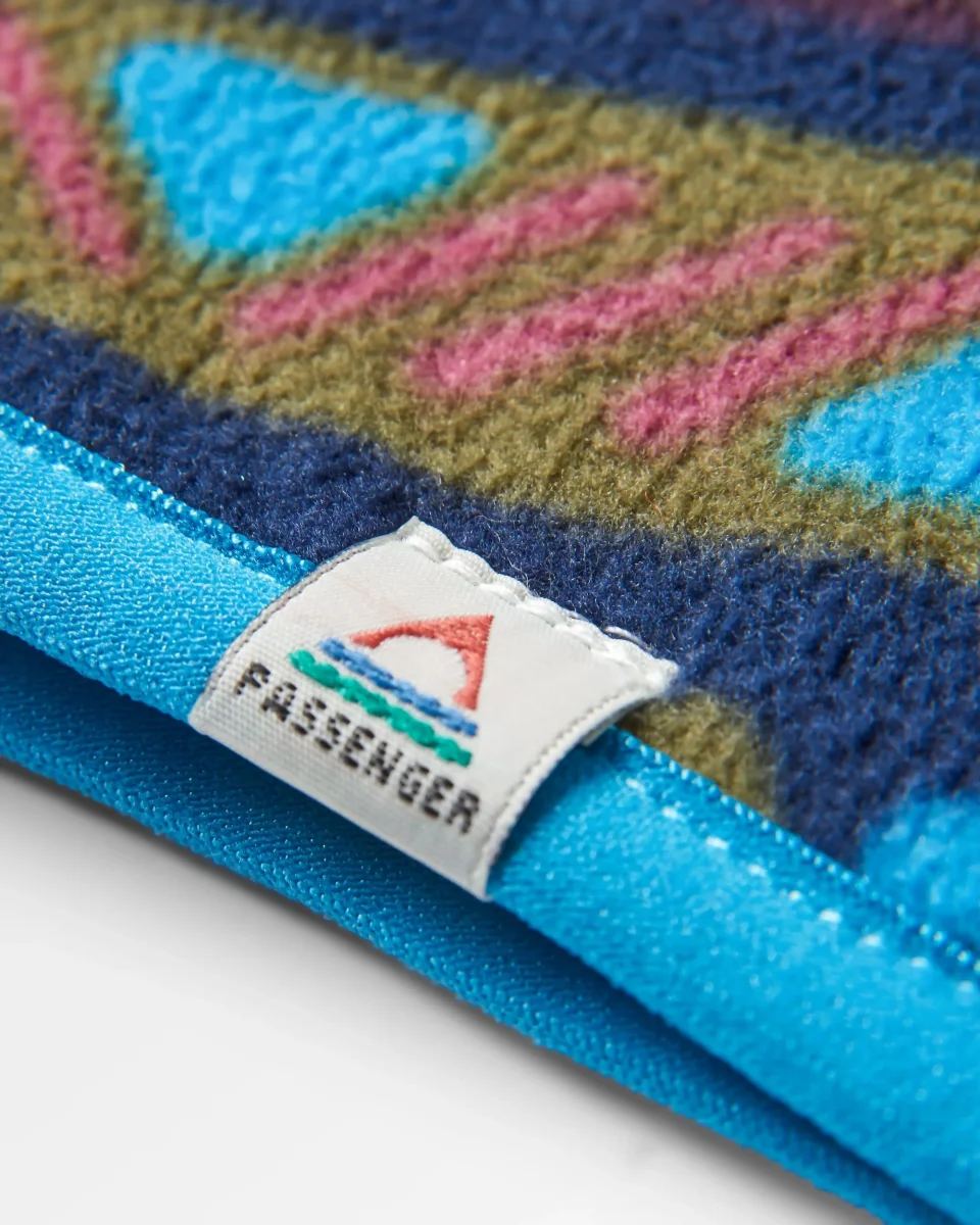 Bandeau en polaire recyclée douillet - Mountain Geo Multi – Image 3