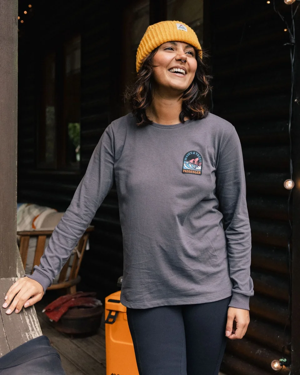 T-shirt manches longues recyclé Waves & Trees - Charcoal – Image 3