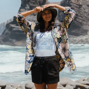 P8mitb16zyQJlDv99PbUVmnIEErsQDY4k7mhWX3Z6-o.jpgv1749629125 Chemise en polaire recyclée East - Vintage Floral Sunlight