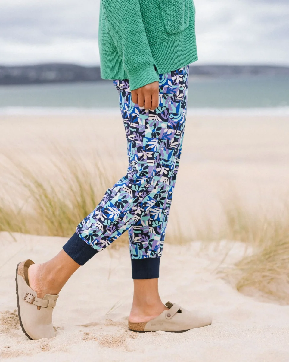 Pantalon Recyclé Day Dream - Feuillage Montagnard Violet – Image 4