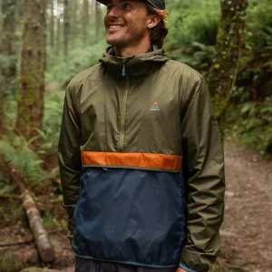 RbL-M9T-IZhQFZyLnCOkVxj4N_muA7fGMvaT4UP9FEU.jpgv1764600370 Anorak Coupe-vent Recyclé Gusto - Kaki/Denim Foncé