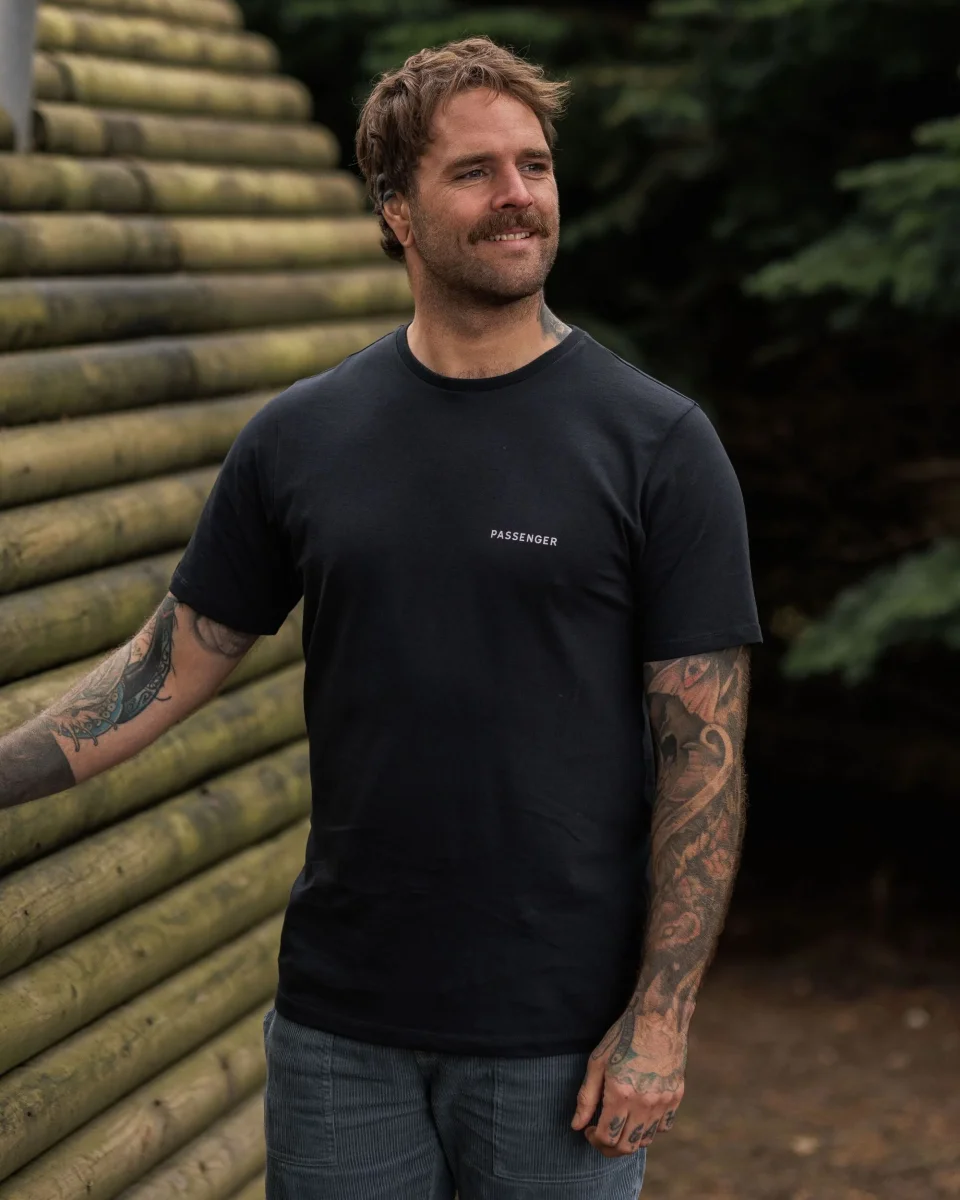 T-shirt en coton recyclé - Noir – Image 4