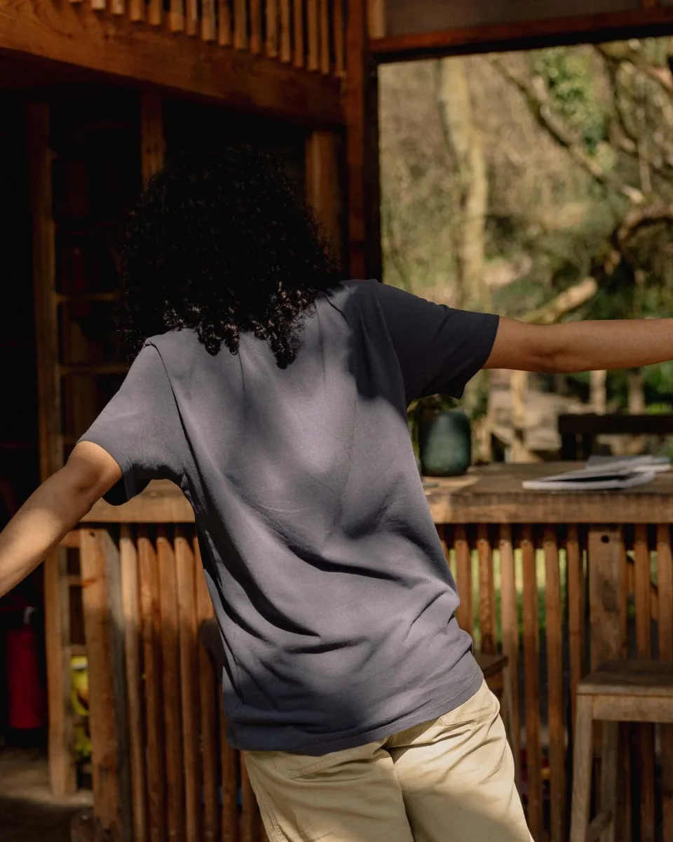 T-shirt en Coton Recyclé Oversize Drifters - Noir Charbon – Image 4