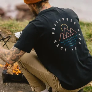 TY91-279-4_5Ratio-2_0263_TY98_Reshoot-20.jpgv1762180484 T-shirt en Coton Recyclé Escapism - Noir