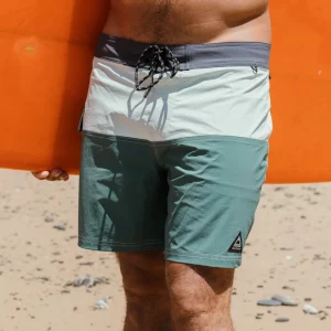 ToQBaHg9_8lGhKJNwtyeaXo127oFJKg-wWfpV80-qDs.jpgv1749653226 Boardshort NetPlus® Recyclé Cutback - Menthe/Océan Profond