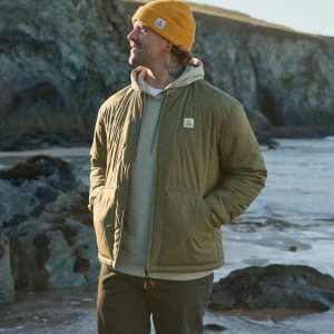 W1LyHdK9C1xv7IvLxNRnykI2M73KbRaMM0ct1Qff7Mo.jpgv1762477406 Veste Hytte Recycled doublée en polaire - Olive Poussiéreux