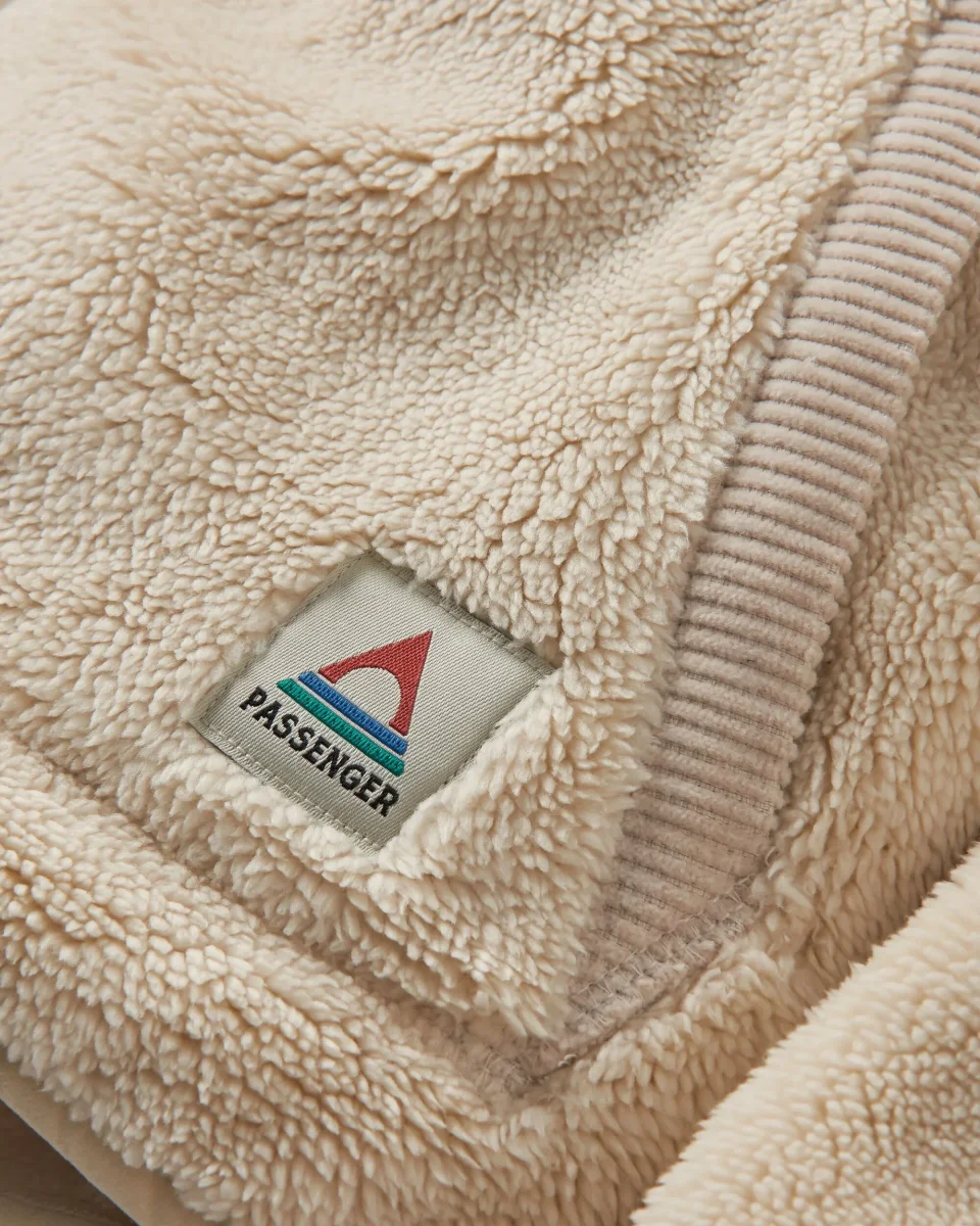 Veste en polaire recyclée sans col Iris - Avoine – Image 5