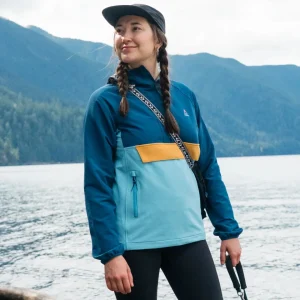 YLVSFbZHBBAfztACAq1YNlyKc6aNkqGDlXP3PknxACk.jpgv1764594585 Anorak softshell recyclé des océans - bleu rétro/bleu marée