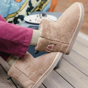 Chaussons en polaire sherpa Hideaway Hut - Biscuit