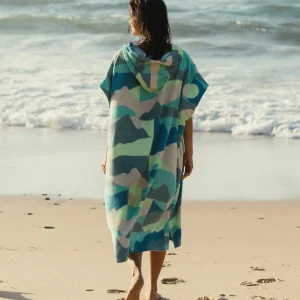 hR1v6h1fJtSXd68bBNh6RyAxeLvhwauO4EXZ_-rTdp8.jpgv1749570843 Poncho de Surf en Coton Shoreline - Vista Patchwork Arctic