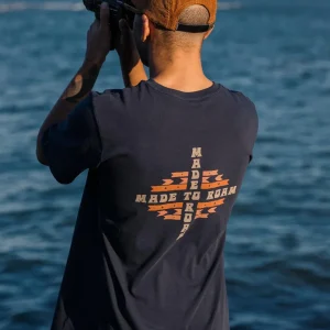 kkO2guIj-U5dK-wsf3PRGCovIhV4DlFr33LMWq-5Vf8.jpgv1700175242 T-shirt en Coton Recyclé Oar - Bleu Marine Profond