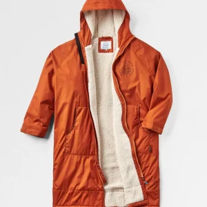 n6RyDgWk1CzCCjBmboON_T3or9oY7g5piJLrv8DIqoc.jpgv1763557436 Poncho de Surf Recyclé Doublé en Sherpa Escapism - Rouge