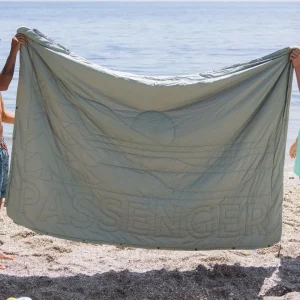 o4tpYKpGELWNqROMqNDsiFoBY3kuWvJlddY2L0qUU_I.jpgv1762292342 Couverture en Sherpa Recyclée Cabin - Pistache