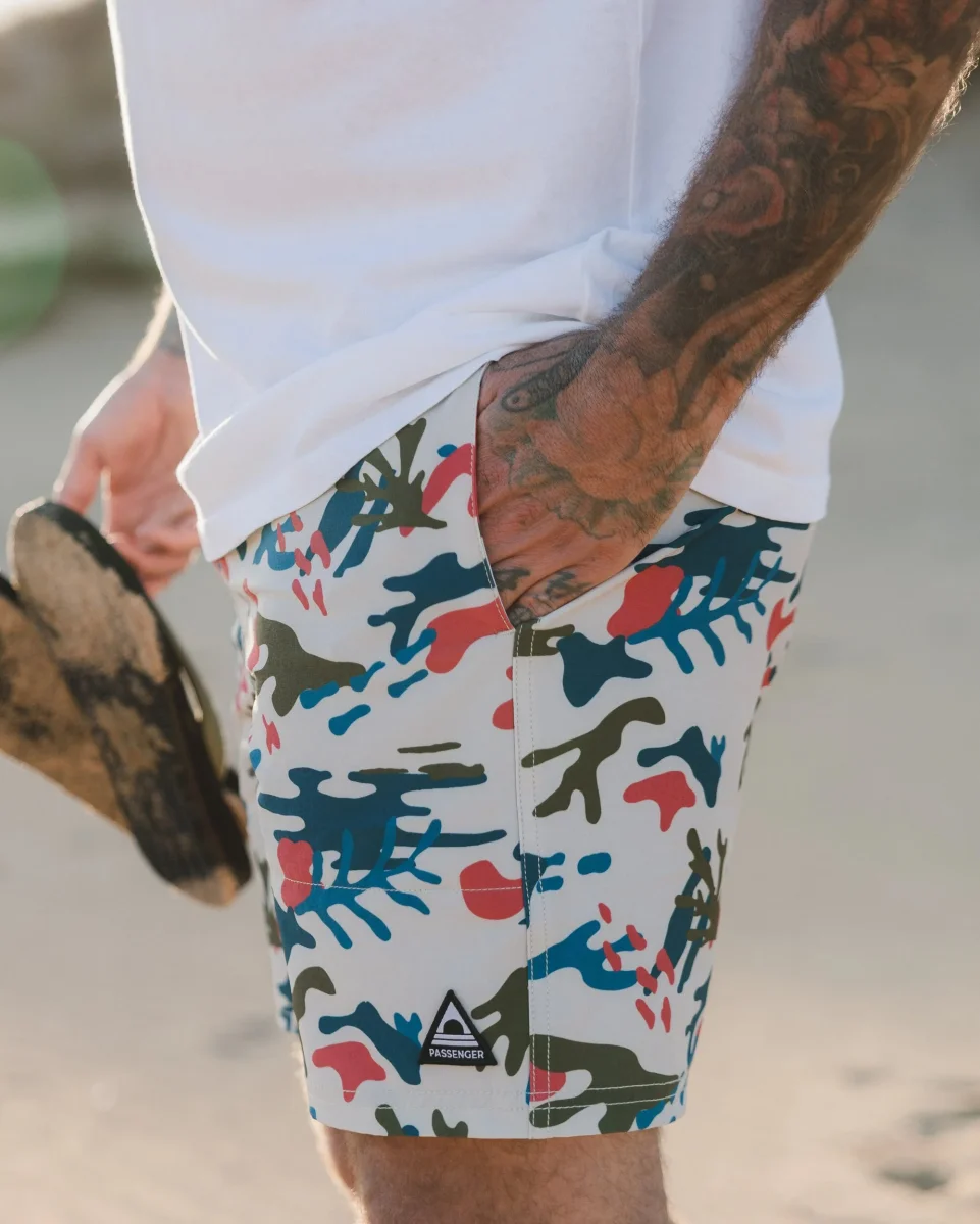 Short de bain polyvalent Porto Recyclé - Camouflage d'algues couleur galet gris – Image 3