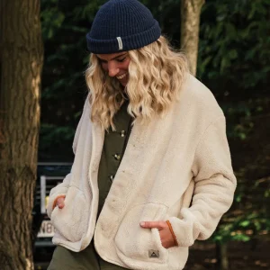 qQ-_r6Aw4MkhBpNaFqKwVrg0JUMJ7adHPtNXtnhbjeg.jpgv1762310234 Veste en polaire recyclée sans col Iris - Avoine