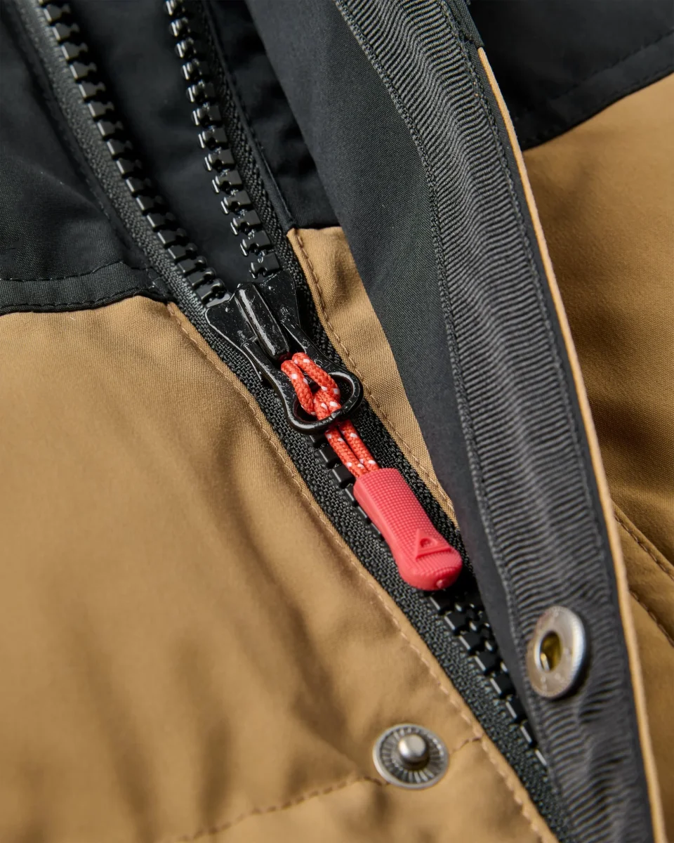 Gilet matelassé recyclé Baltic - caramel/noir – Image 5