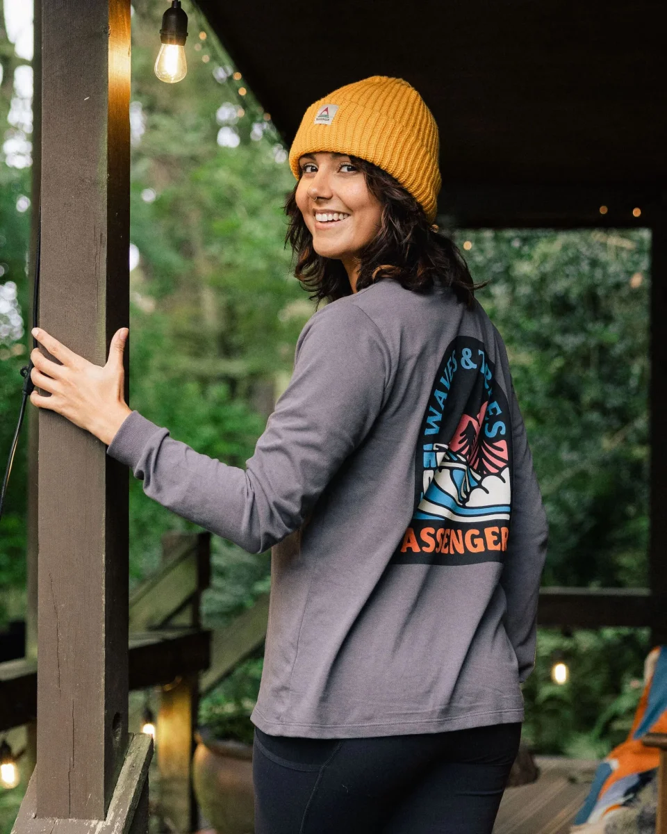 T-shirt manches longues recyclé Waves & Trees - Charcoal – Image 4