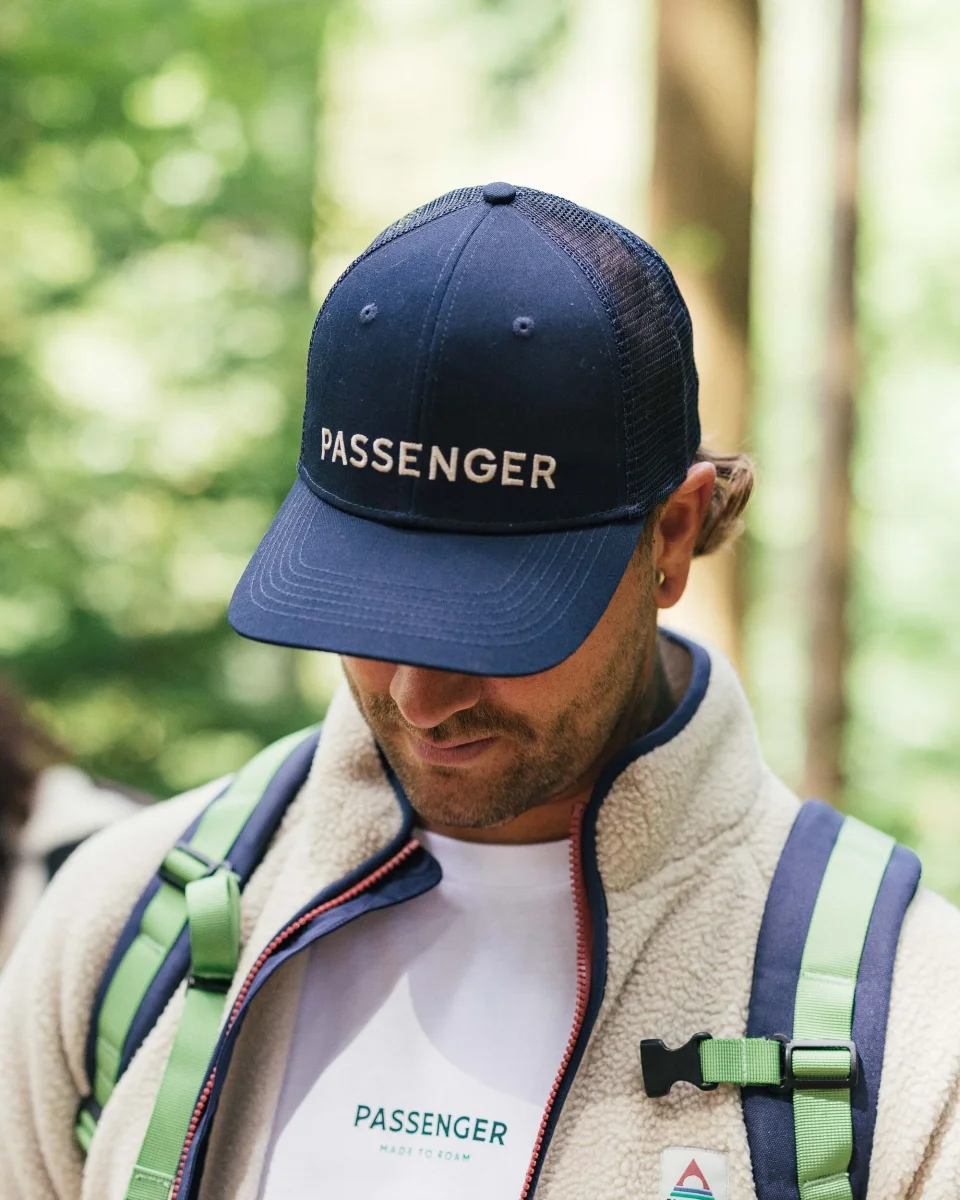 Casquette Trucker en coton bio - Rich Navy – Image 2