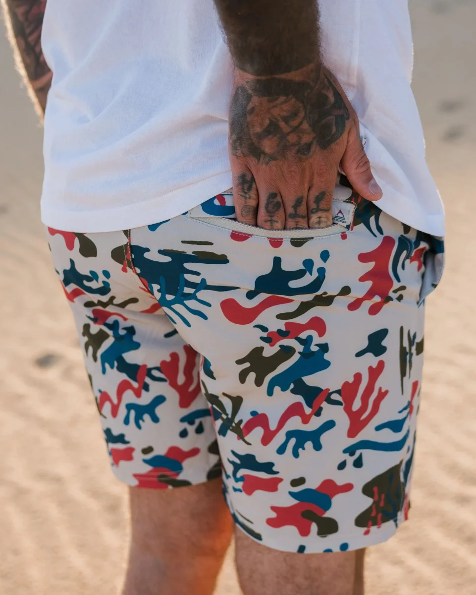 Short de bain polyvalent Porto Recyclé - Camouflage d'algues couleur galet gris – Image 4