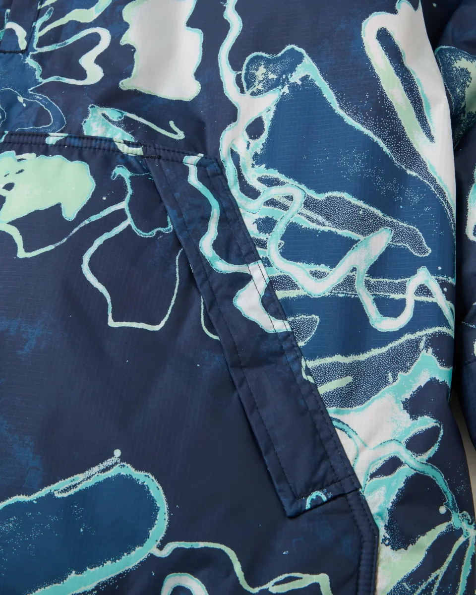 Poncho de surf recyclé en sherpa Waves - Frost Rich Navy – Image 4