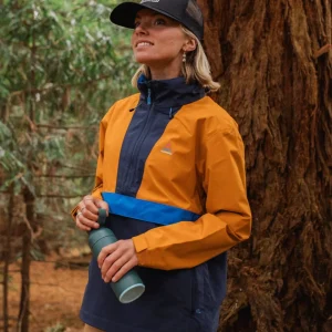 zPARRw5UCnlCCX6-upapS2kauySTnP_9Utrq9gk5zwo.jpgv1757953546 Anorak Imperméable Recyclé Skyline - Orange Lever de Soleil