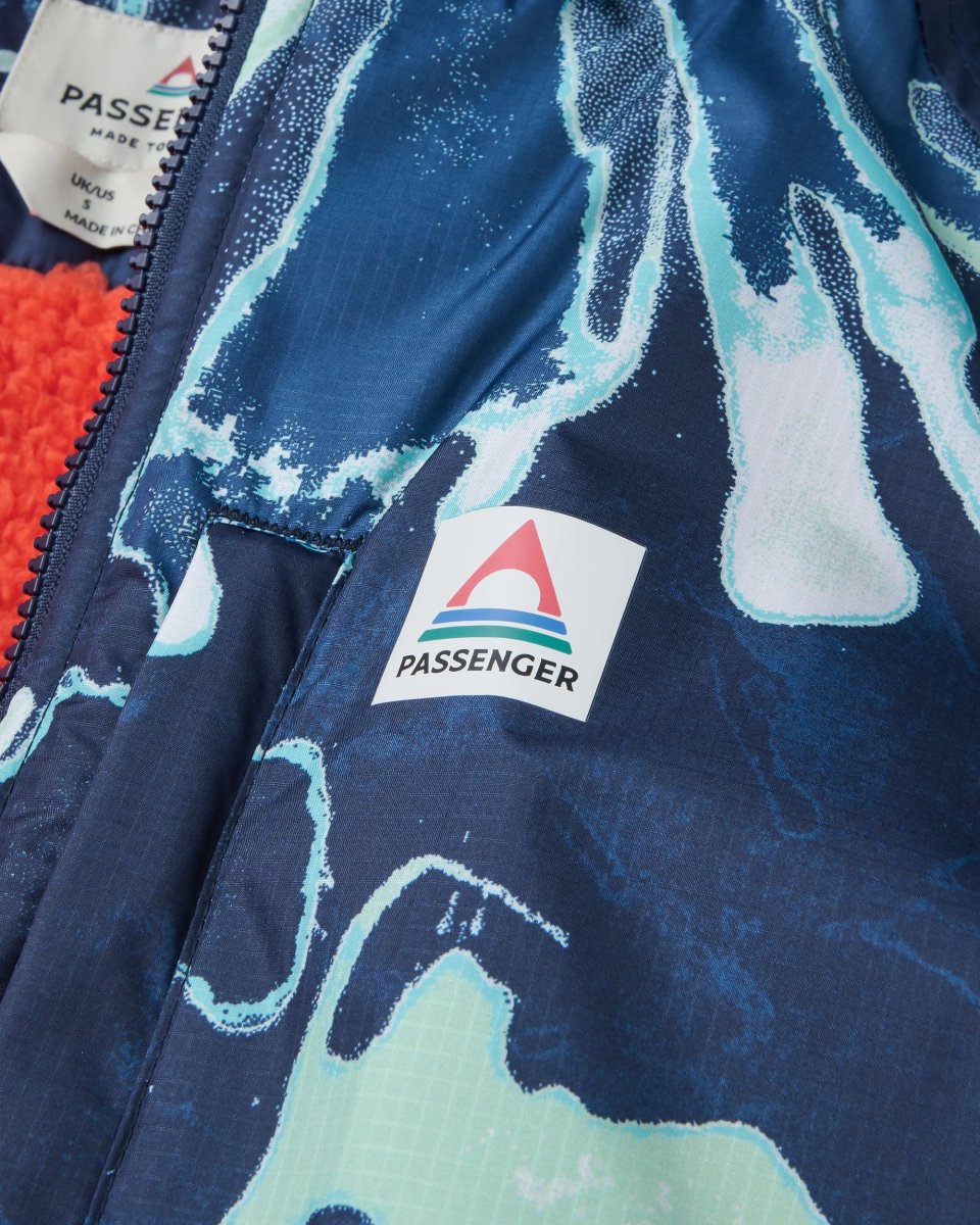 Poncho de surf recyclé en sherpa Waves - Frost Rich Navy – Image 2